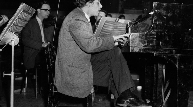 classical piano music Glenn Gould